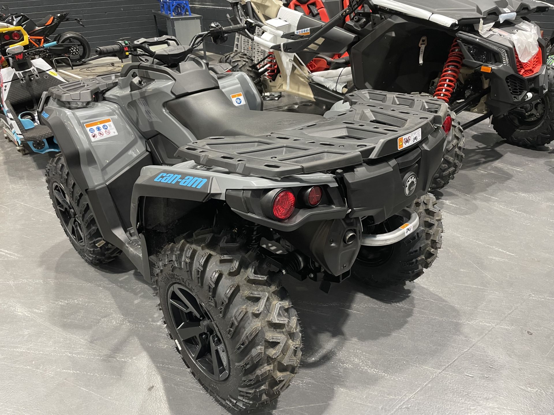 A BRP Can-Am Outlander 1000R V-TWIN EFI Quad Bike, VIN No.3JBLGAX79MJ000085 with key (as new). - Image 3 of 5