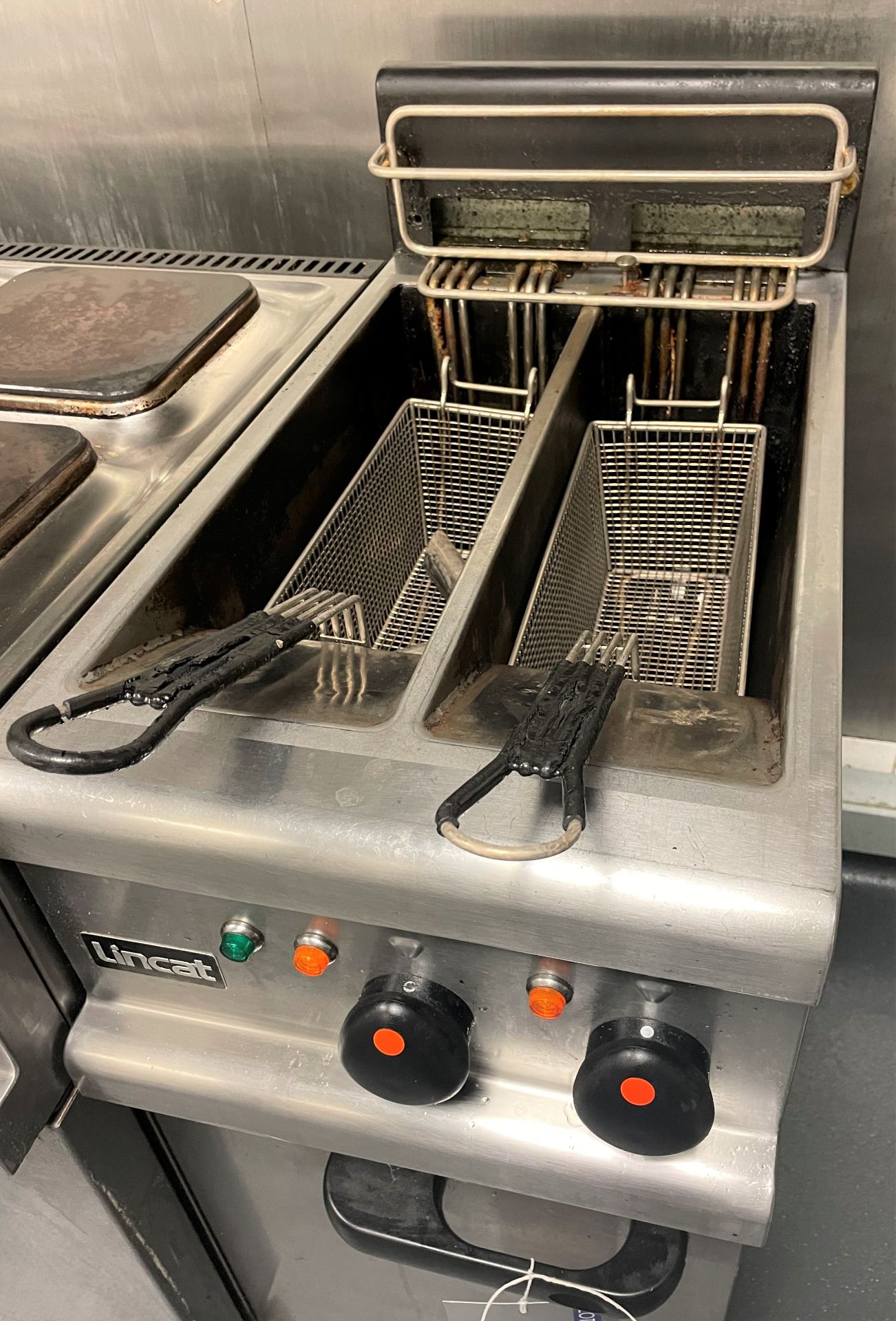 A Lincat Twin Basket Electric Deep Fat Fryer, 400mm x 750mm x 930mm h. - Image 2 of 2