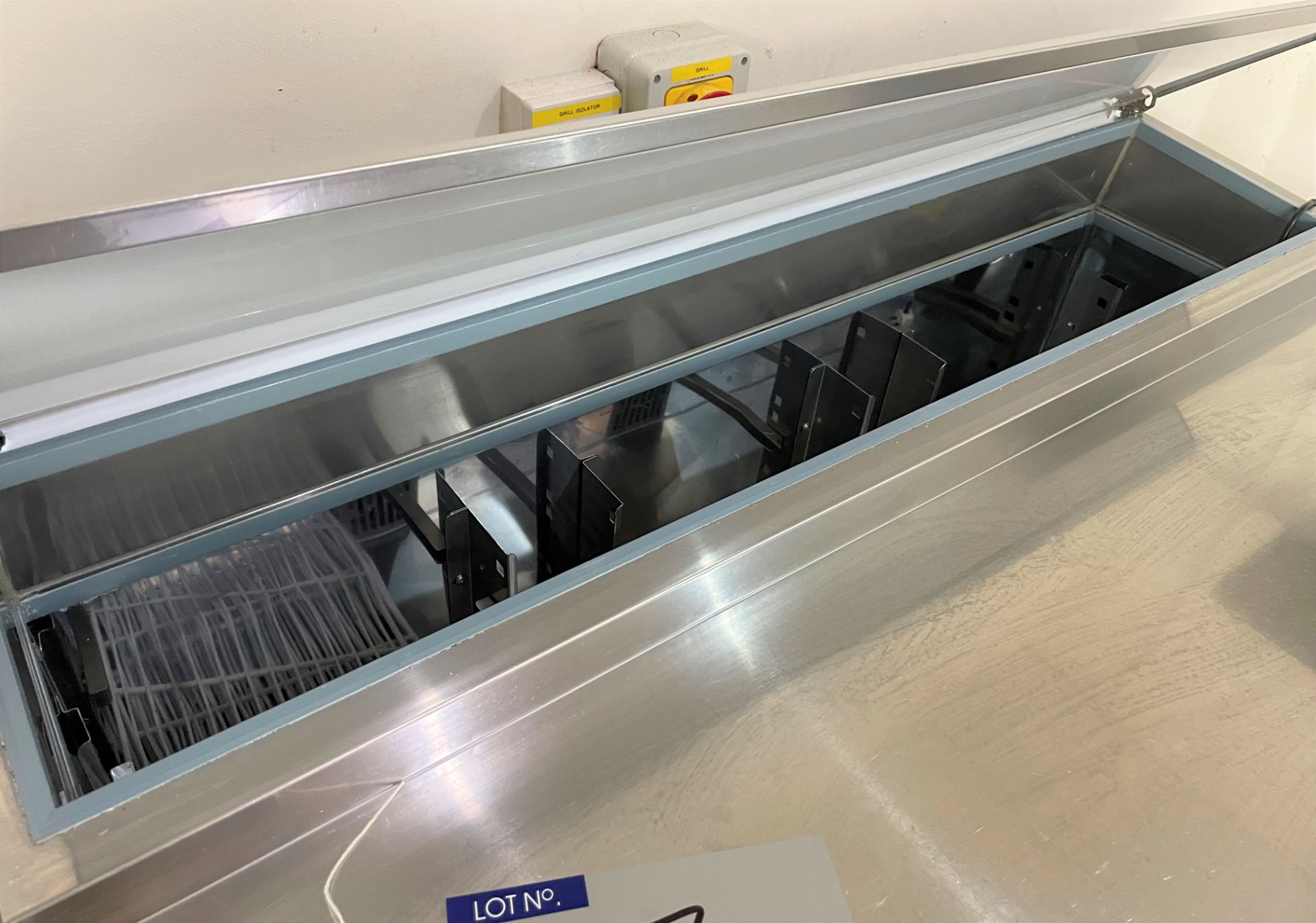 A Polar G605 Stainless Steel 3 door Refrigerated Food Preparation Unit, 1370mm x 700mm x 1000mm h. - Image 3 of 4