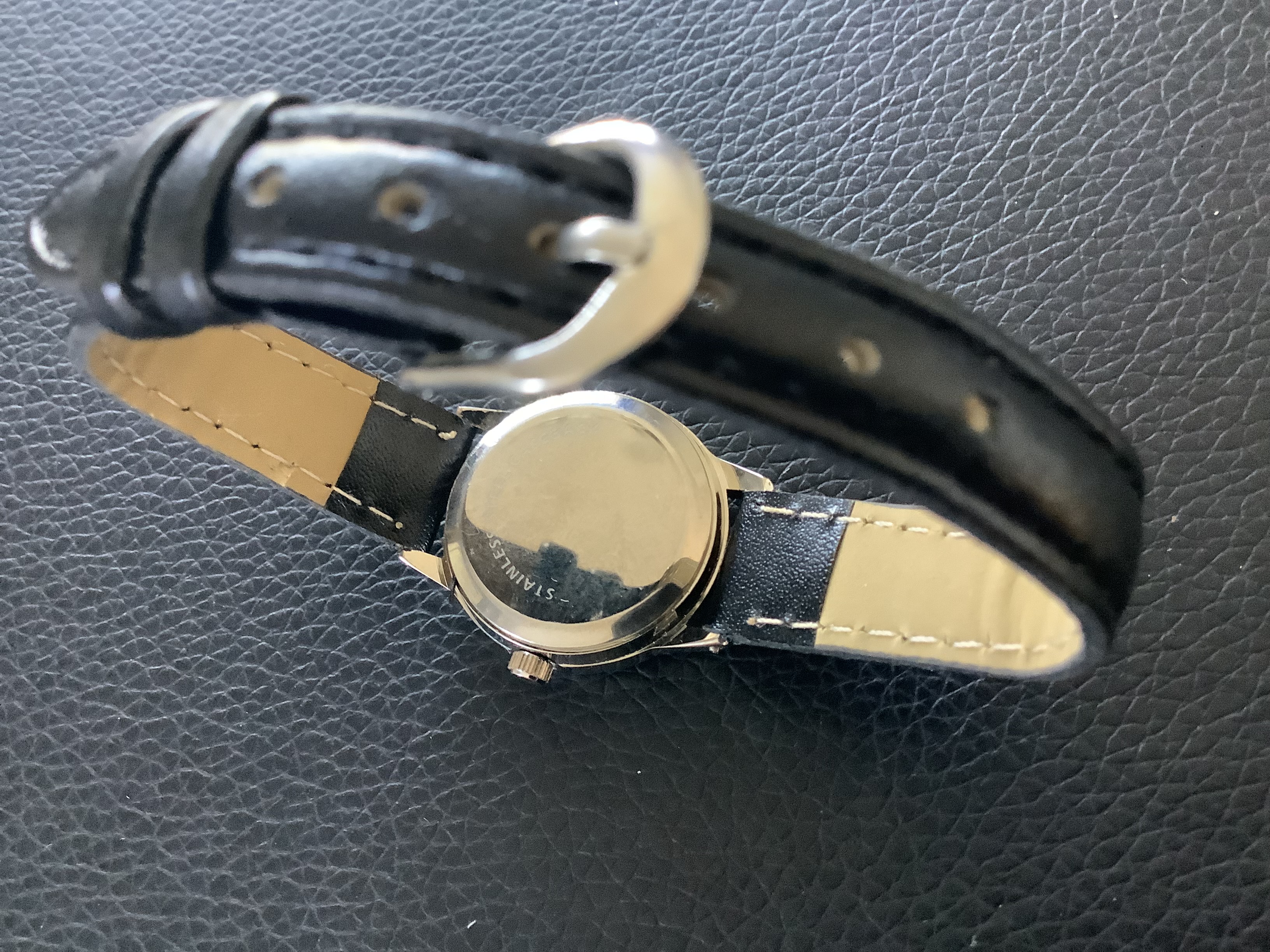 A Limit Quartz Wristwatch with Leather Strap (GS215) A Limit Quartz Wristwatch with a black - Image 2 of 5