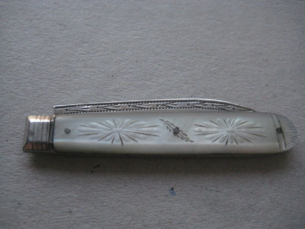 William IV Mother of Pearl Decorated Silver Folding Fruit Knife - Image 9 of 9