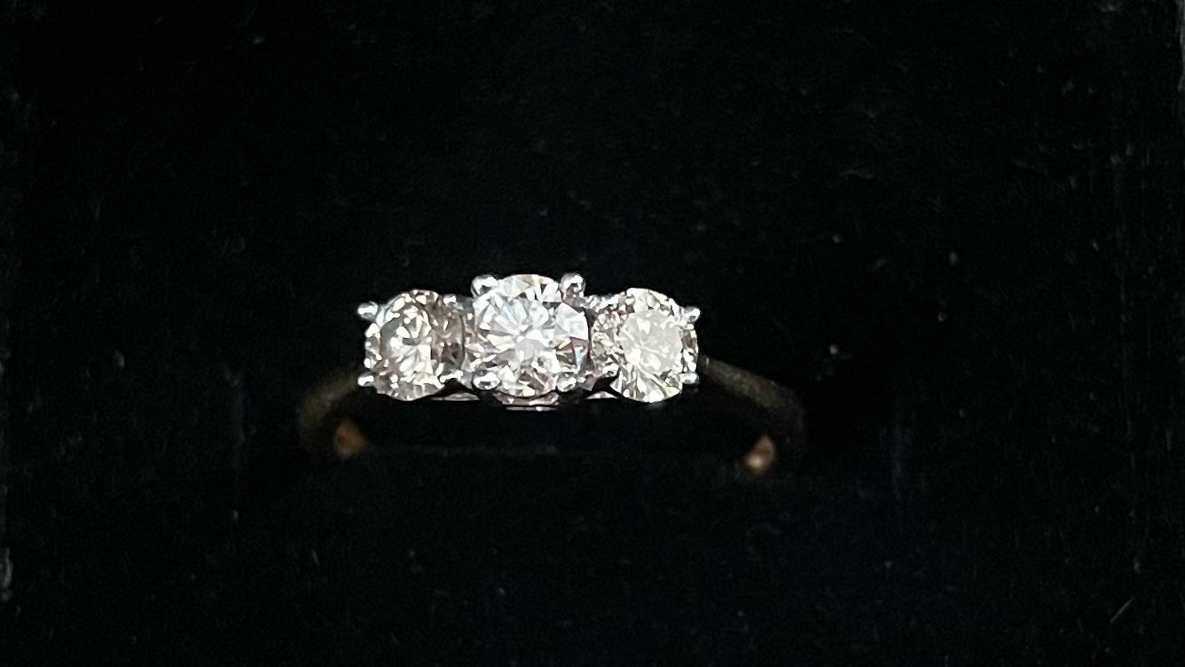 Beautiful Natural 1.09 CT Diamond Ring With 18k Gold - Image 2 of 5