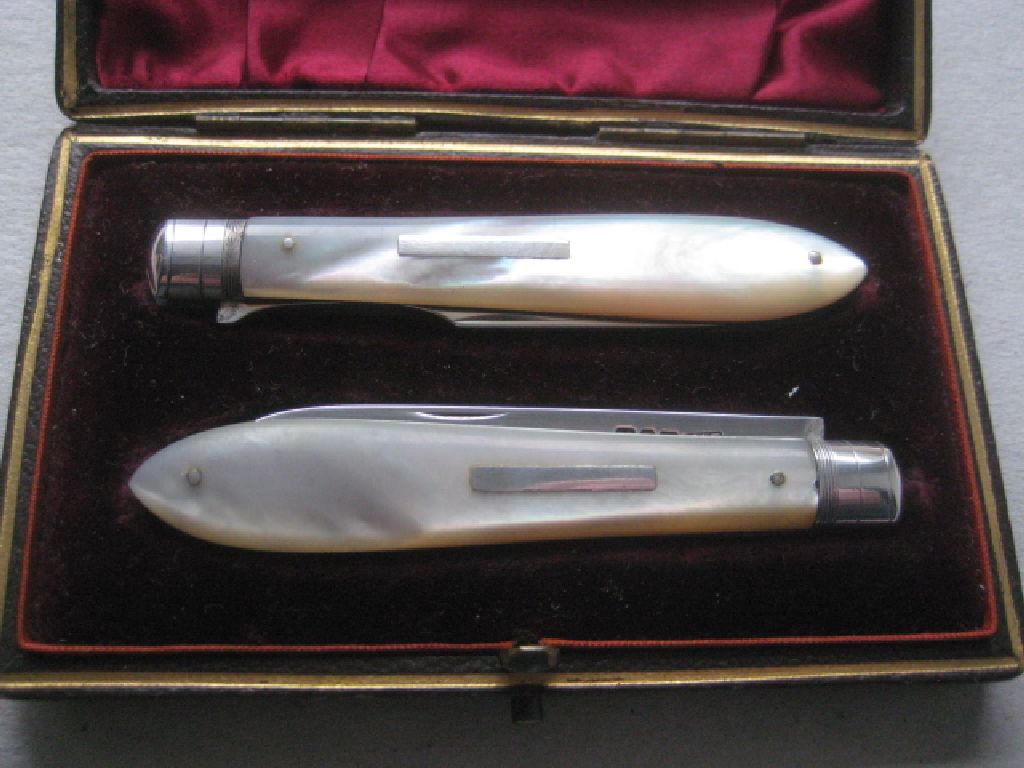 Rare Victorian Cased Mother of Pearl Hafted Silver Bladed Folding Fruit Knife & Fork - Image 2 of 21