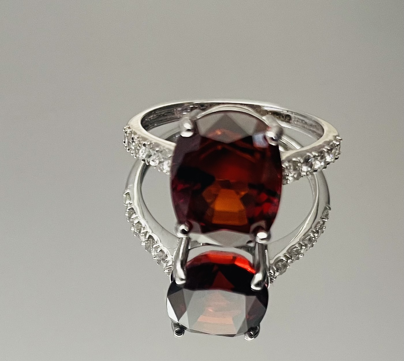 Beautiful Natural Hessonite Garnet 5.67 Ct Natural Diamonds & 18k White Gold - Image 2 of 4