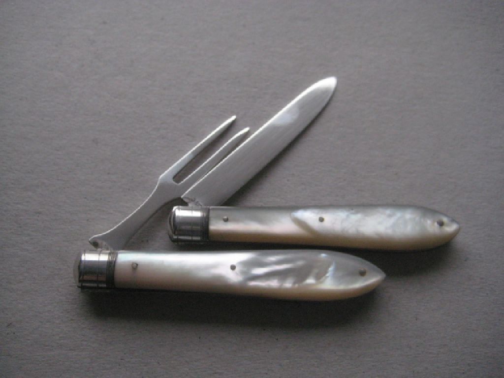 Rare Victorian Cased Mother of Pearl Hafted Silver Bladed Folding Fruit Knife & Fork - Image 20 of 21