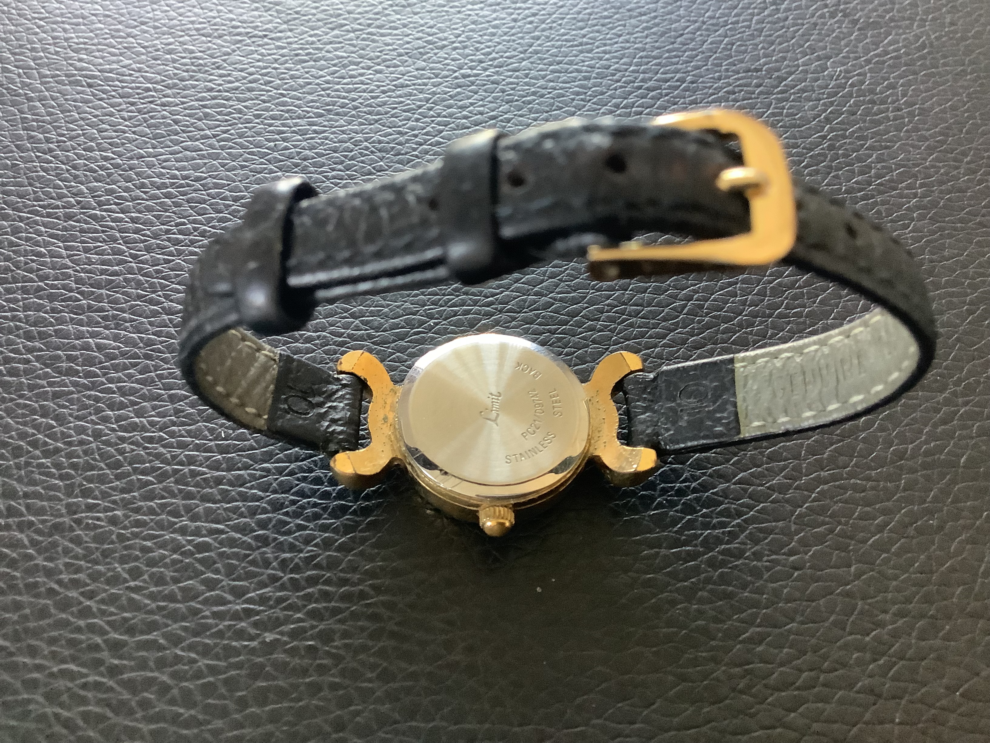 A Limit Quartz Wristwatch with Leather Strap (GS215) A Limit Quartz Wristwatch with a black - Image 4 of 5