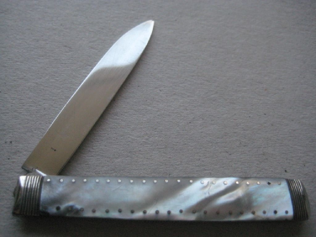 George III Mother of Pearl Hafted Silver Bladed Folding Fruit Knife - Image 2 of 12