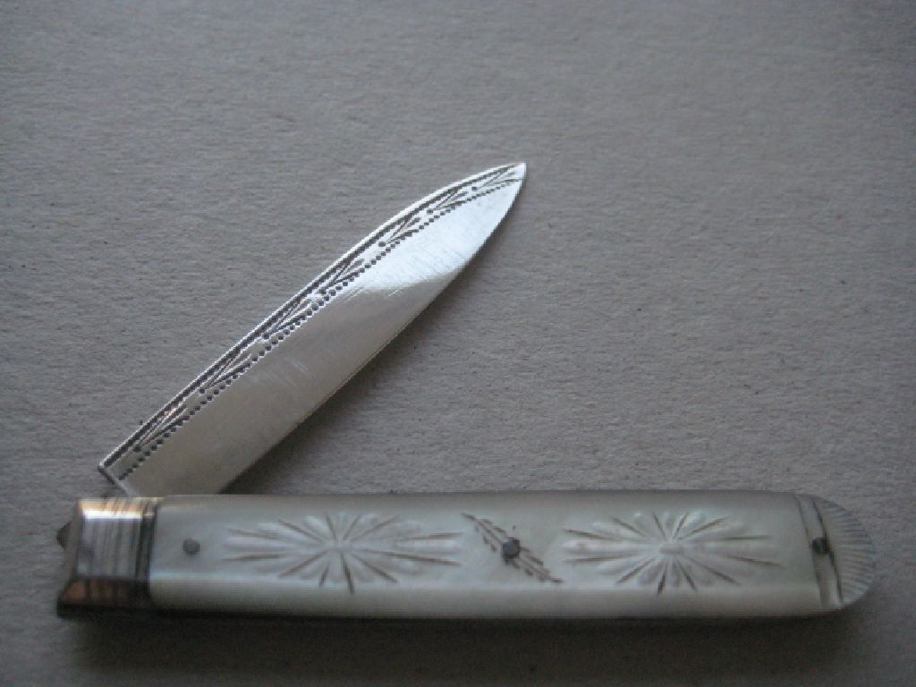William IV Mother of Pearl Decorated Silver Folding Fruit Knife - Image 2 of 9