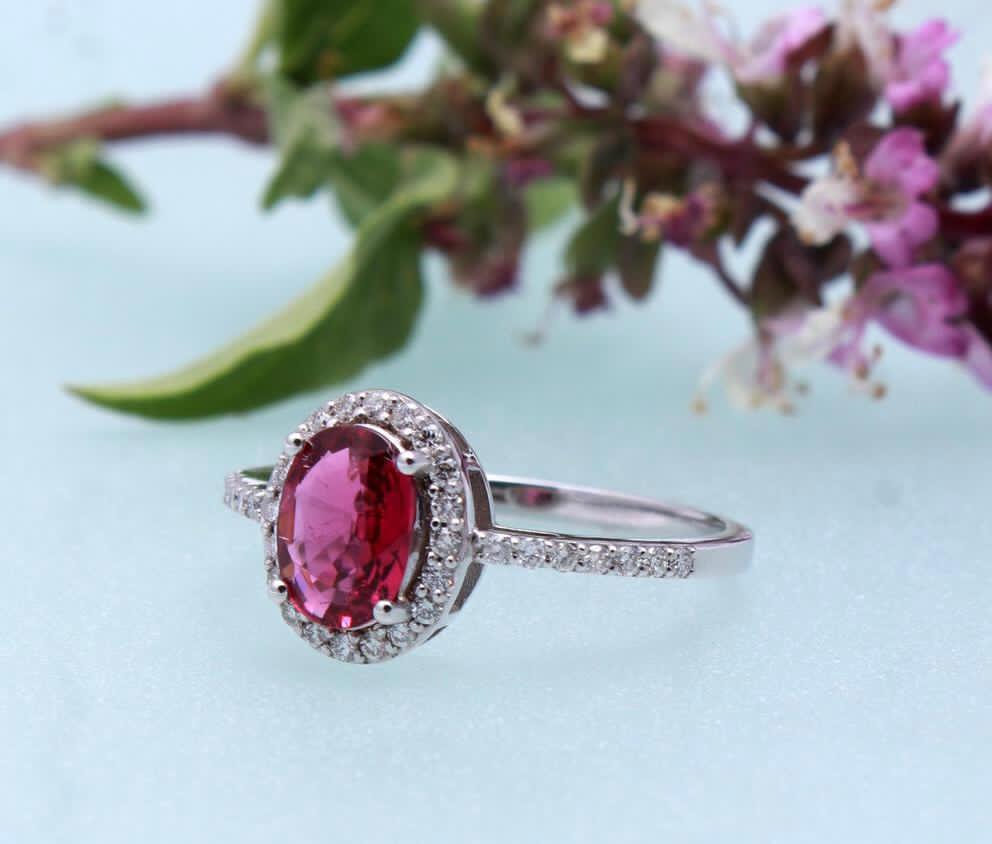 Beautiful Natural Tourmaline Ring With Diamonds and 18k Gold - Image 2 of 3