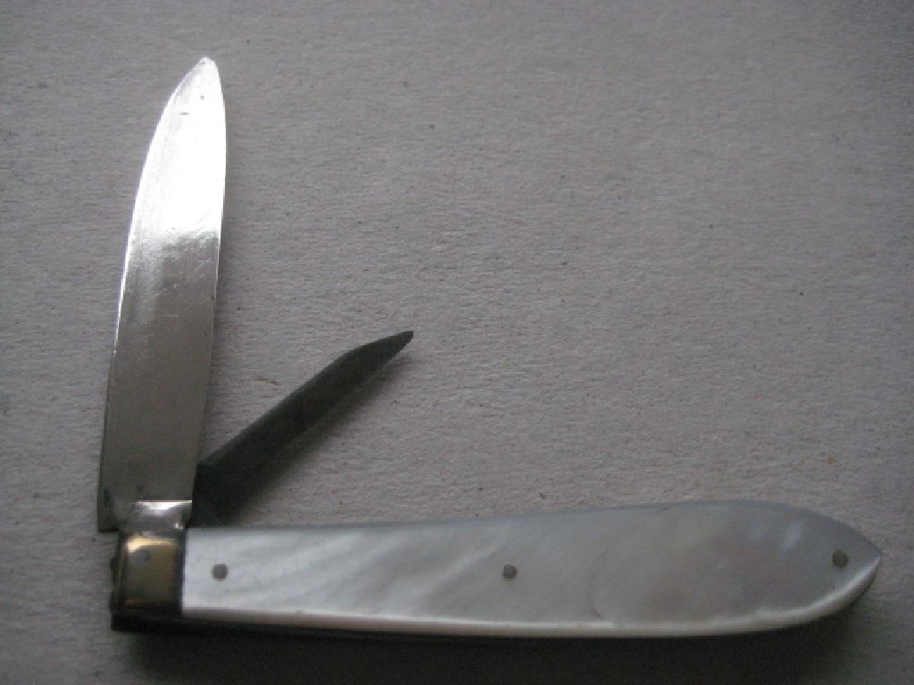 Rare George IV Mother of Pearl Hafted Twin Silver Bladed Folding Fruit Knife - Image 2 of 12