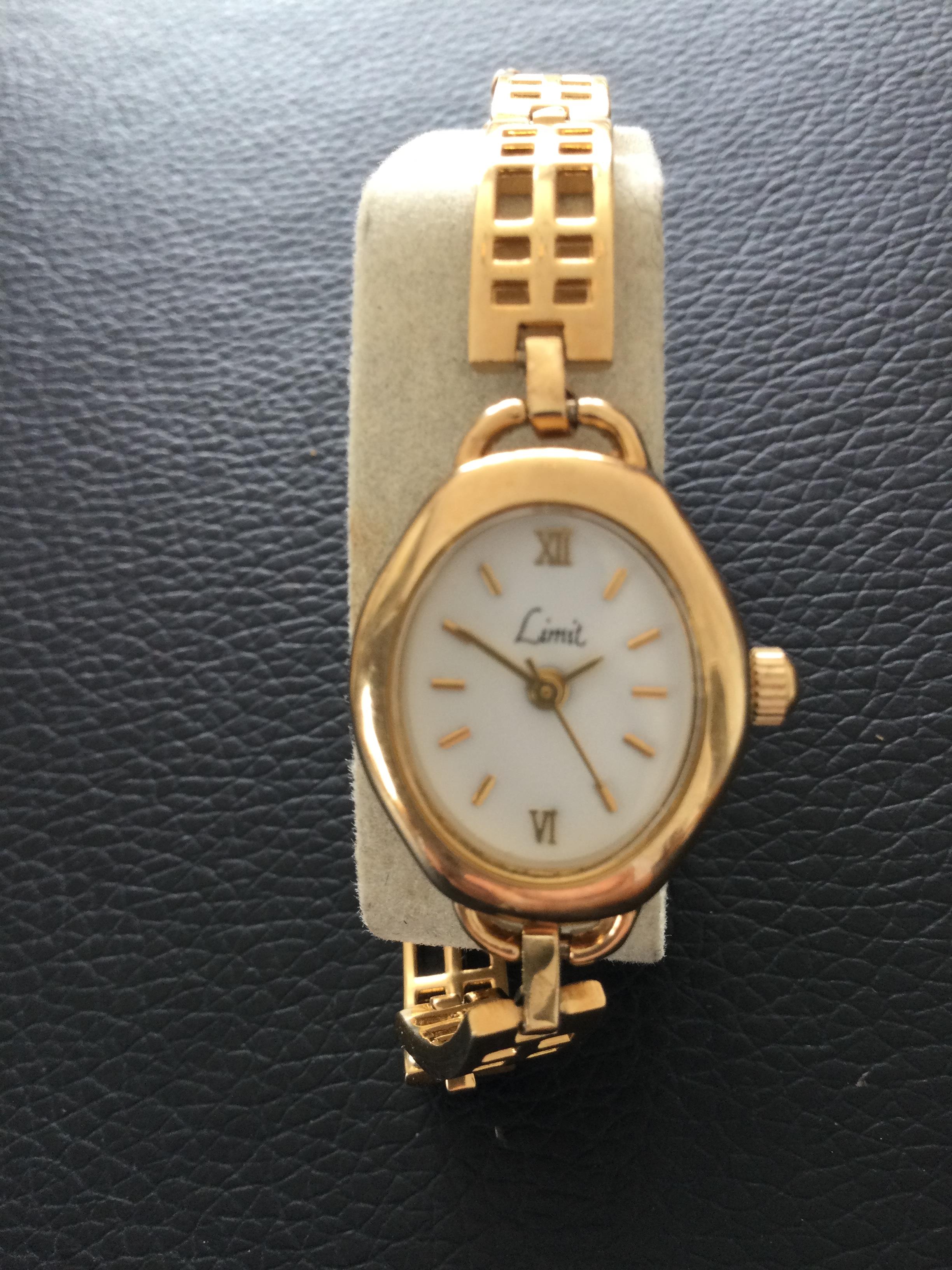 Beautiful Gold Plated Limit Quartz Wristwatch (GS97) A beautiful Gold Plated Quartz Ladies