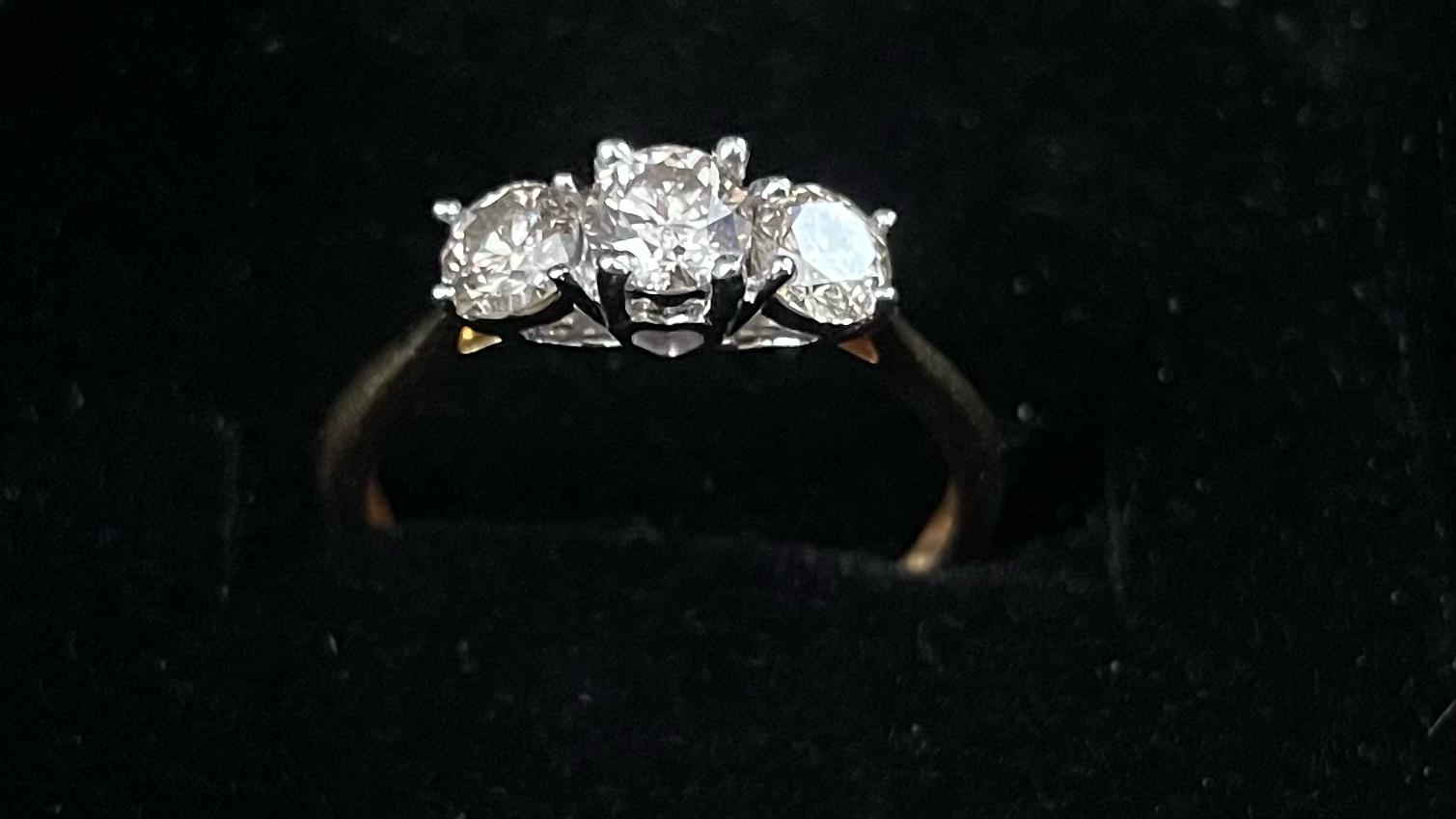 Beautiful Natural 1.09 CT Diamond Ring With 18k Gold