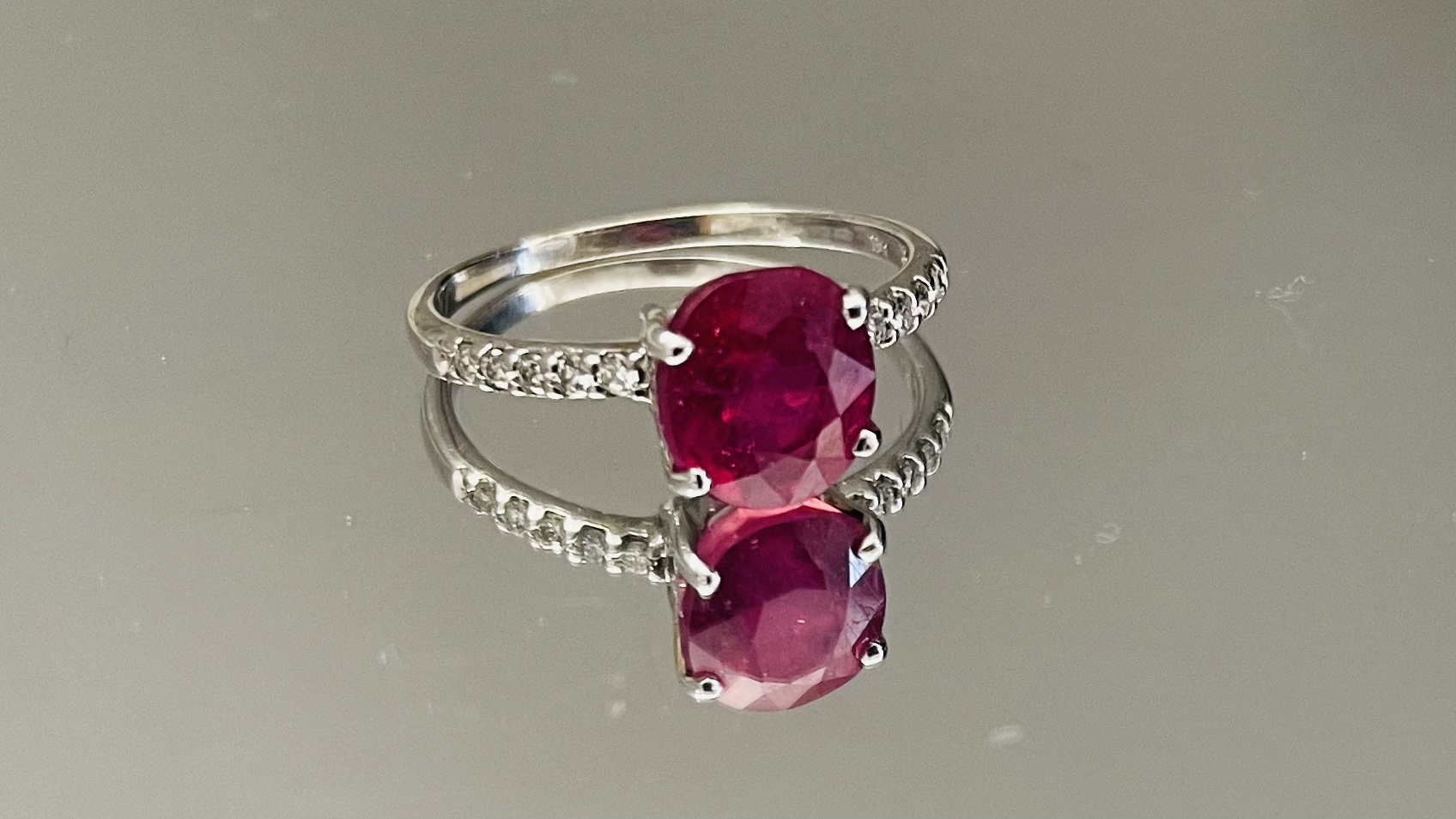Natural Burmese Ruby Ring 3.65 Ct With Natural Diamonds & 18kGold - Image 2 of 7