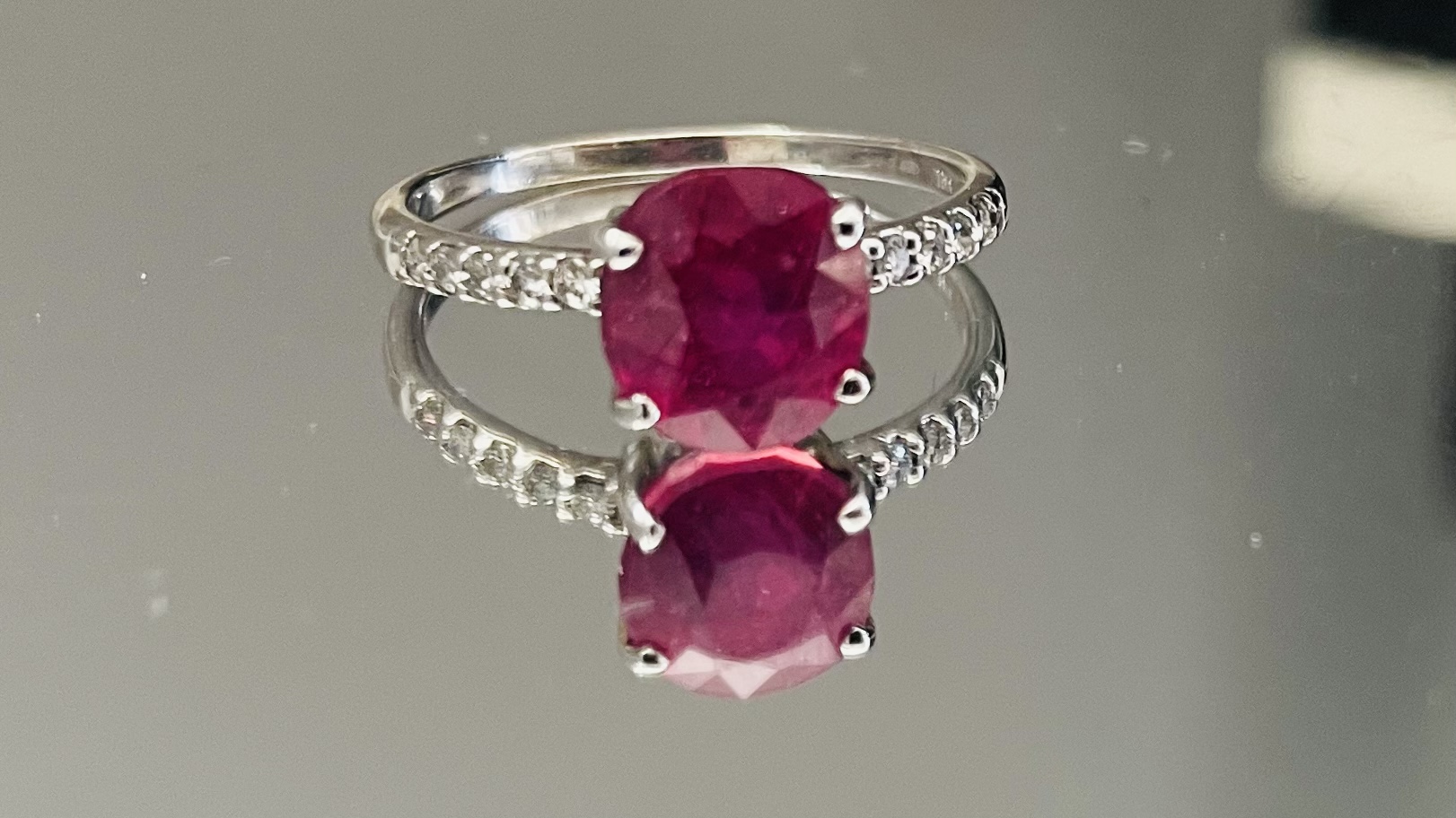 Natural Burmese Ruby Ring 3.65 Ct With Natural Diamonds & 18kGold - Image 4 of 7