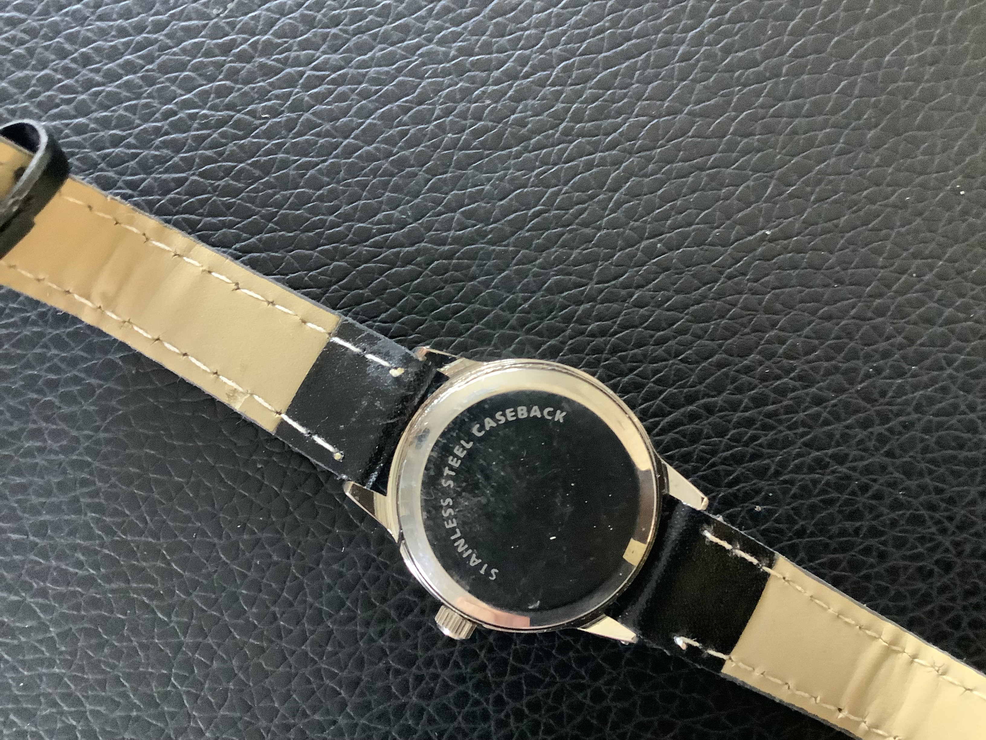 A Limit Quartz Wristwatch with Leather Strap (GS215) A Limit Quartz Wristwatch with a black - Image 3 of 5