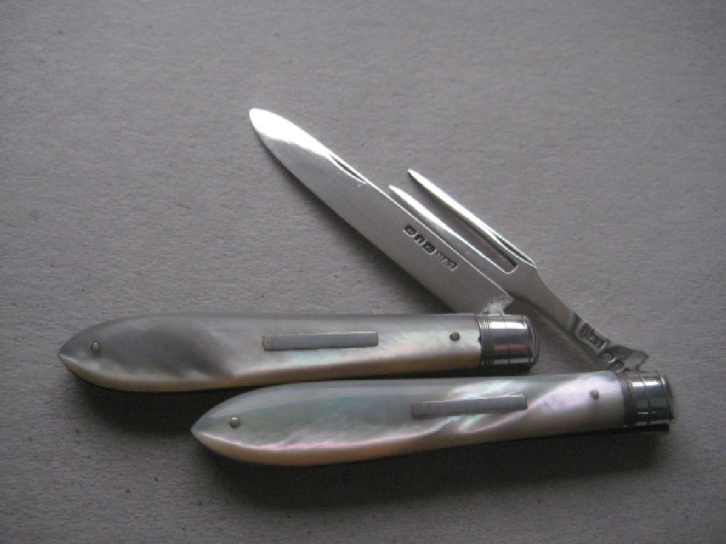 Rare Victorian Cased Mother of Pearl Hafted Silver Bladed Folding Fruit Knife & Fork - Image 6 of 21