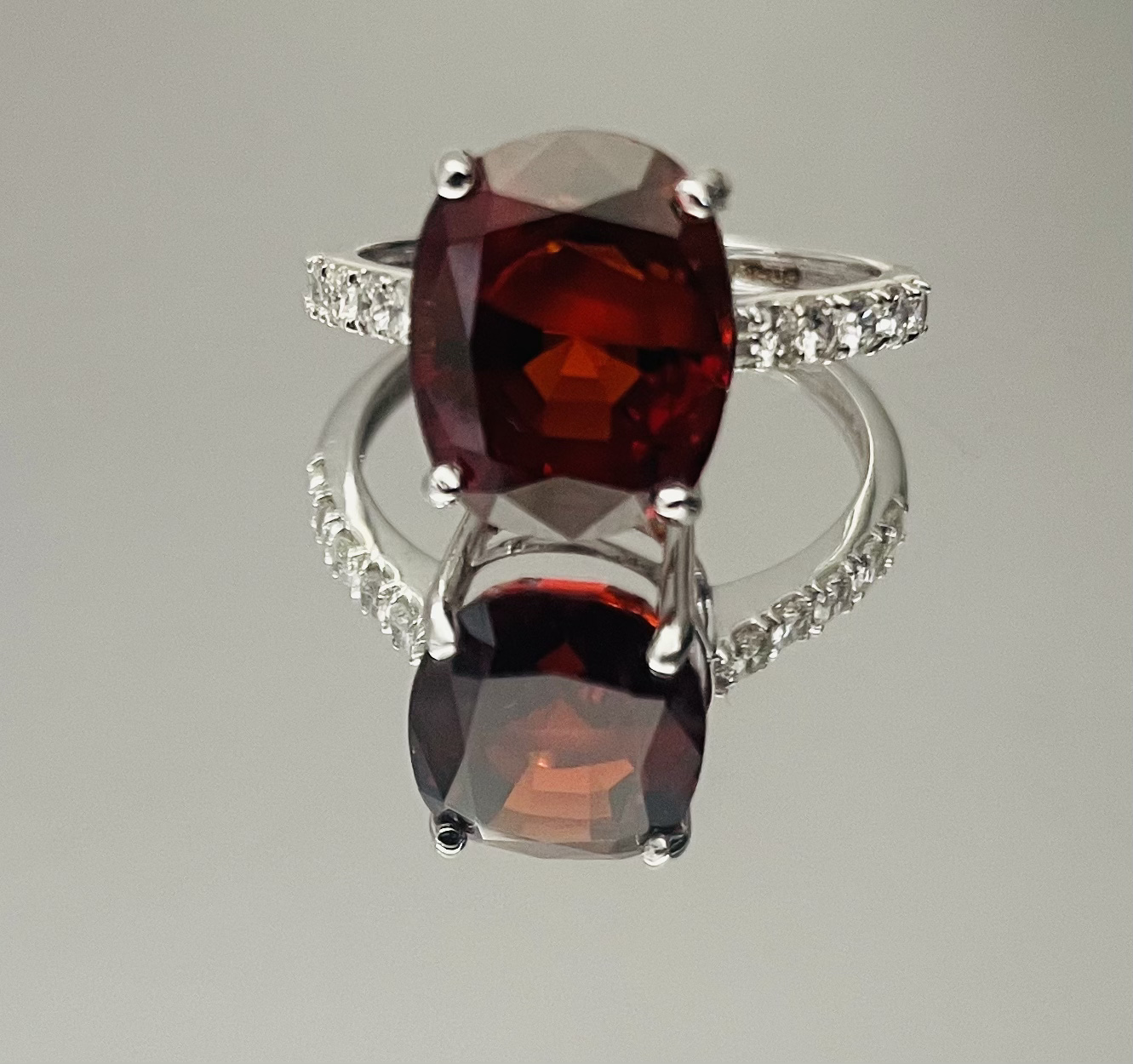 Beautiful Natural Hessonite Garnet 5.67 Ct Natural Diamonds & 18k White Gold - Image 4 of 4