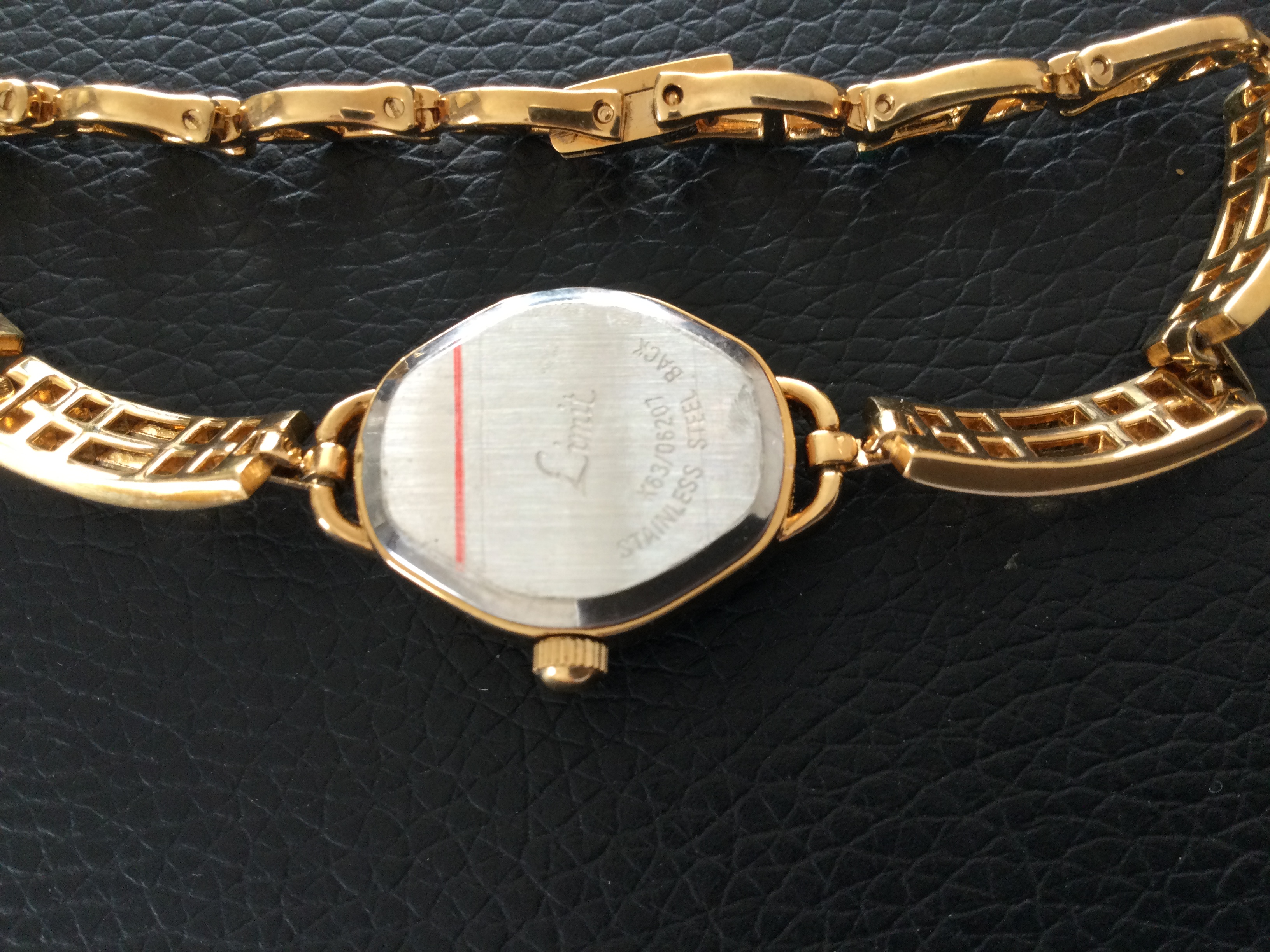 Beautiful Gold Plated Limit Quartz Wristwatch (GS97) A beautiful Gold Plated Quartz Ladies - Image 4 of 6