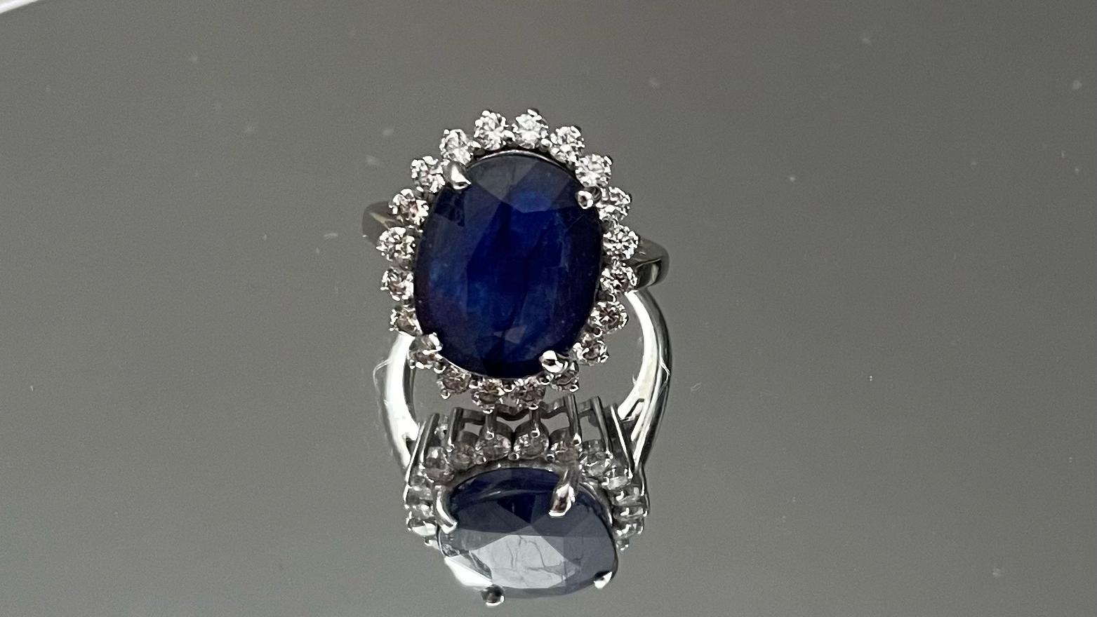 Beautiful 7.90Ct Natural Ceylon Blue Sapphire With Natural Diamonds & 18k W Gold - Image 3 of 7