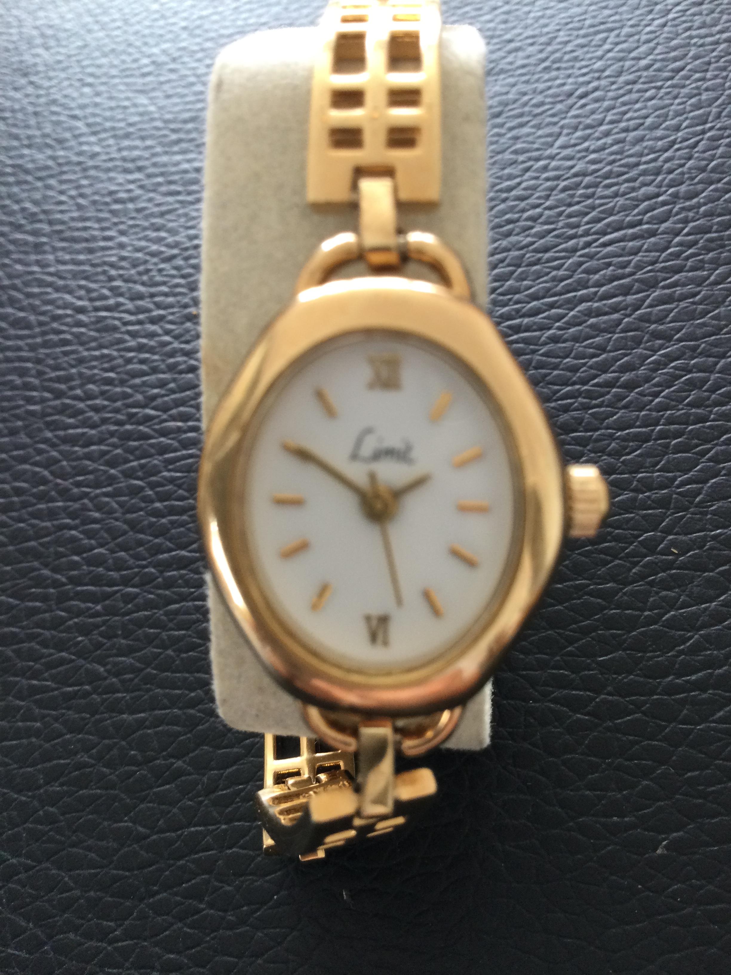 Beautiful Gold Plated Limit Quartz Wristwatch (GS97) A beautiful Gold Plated Quartz Ladies - Image 2 of 6