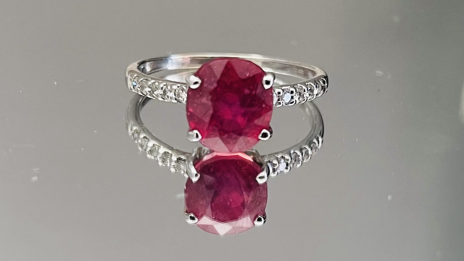 Natural Burmese Ruby Ring 3.65 Ct With Natural Diamonds & 18kGold - Image 7 of 7