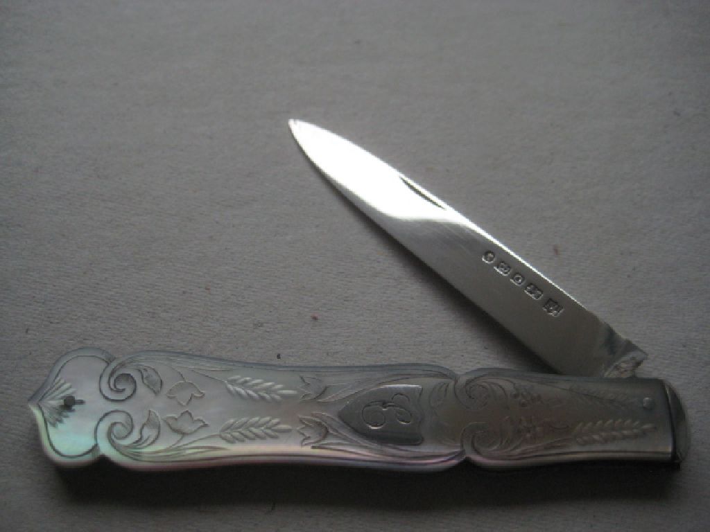 Victorian Mother of Pearl Hafted Silver Bladed Fruit Knife