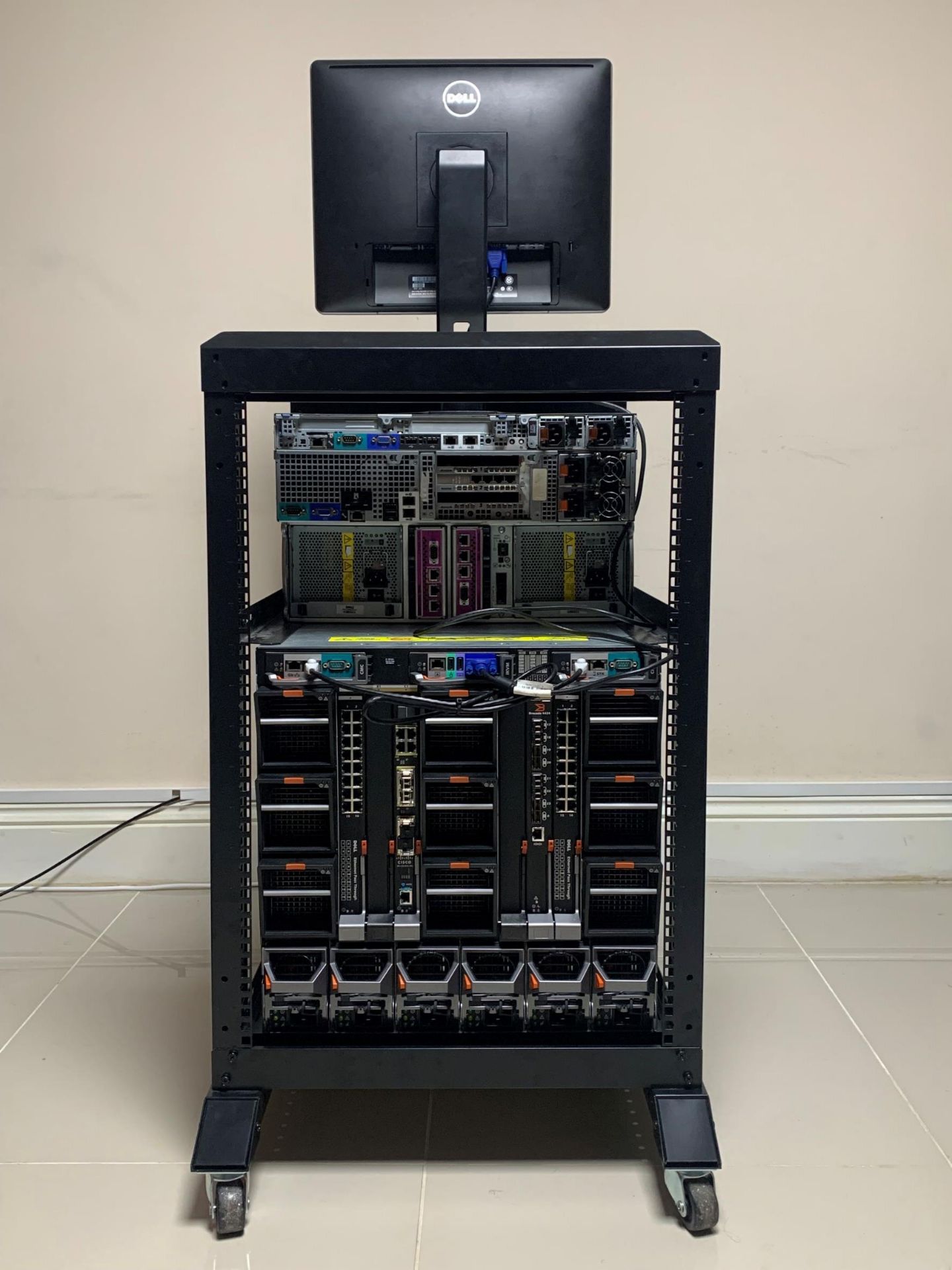 IT Equipment / Servers: DELL M1000E, DELL R510, DELL R310, DELL EQUALOGIC PS4000! - Image 5 of 12