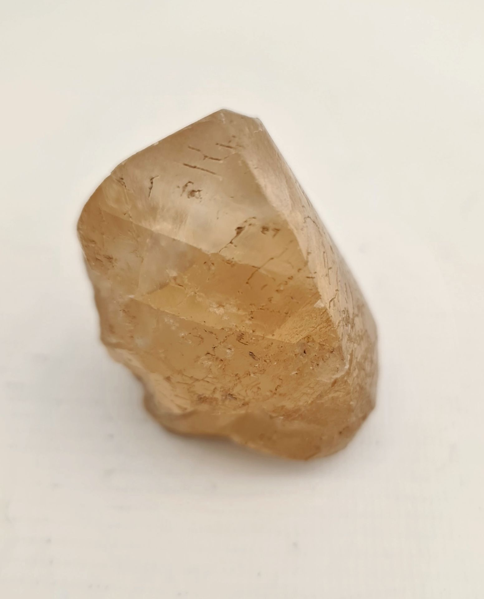 Collectable Minerals Single Dog Tooth Calcite Crystal Weight 163g. Measures 3 inches tall