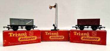 Toy Tri-ang 00 HO Rolling Stock 3 Items