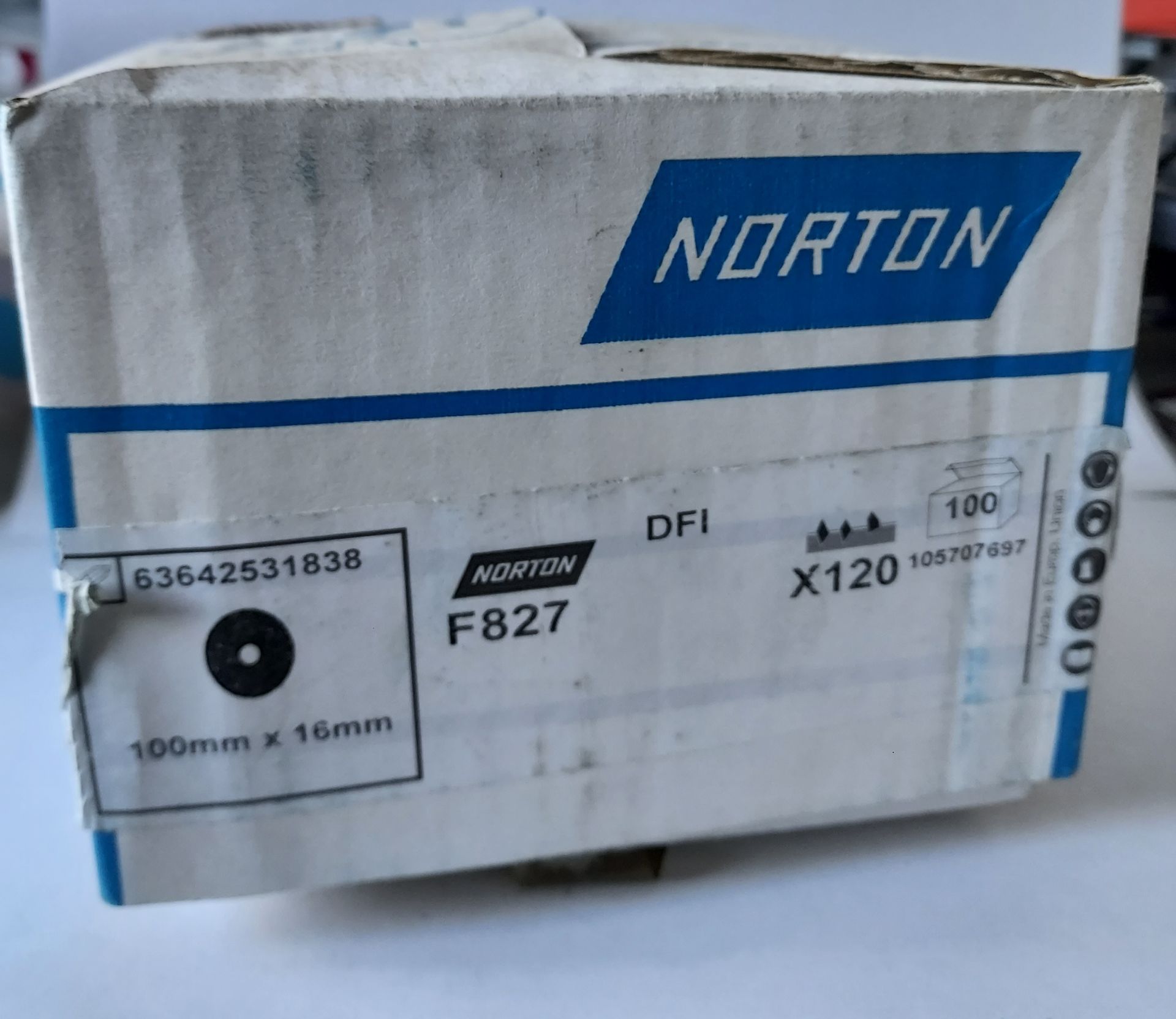 29 x BOX 100 NORTON F827 100 x 16 x 120 GRIT SANDING DISCS - Image 2 of 2