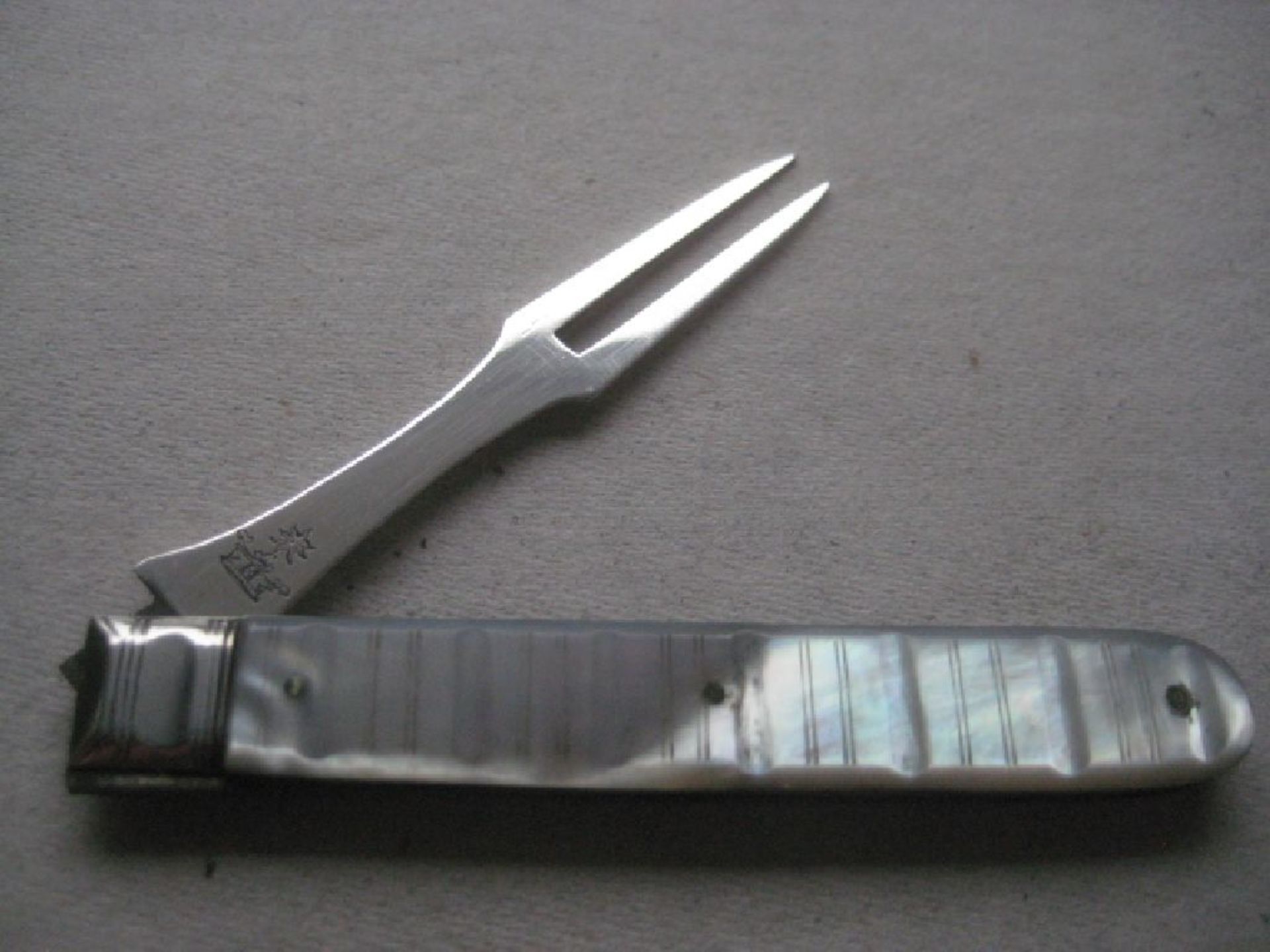 Rare Victorian Cased Matching Silver Fruit Knife and Fork Set - Image 9 of 27