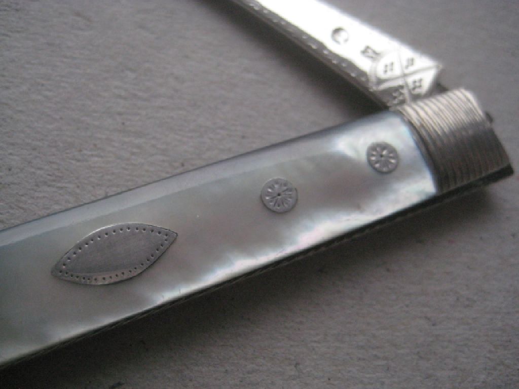 Rare Large George III Mother of Pearl Hafted Matching Silver Bladed Folding Fruit Knife & Fork - Image 15 of 24