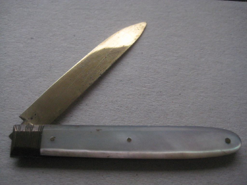 Rare George III Mother of Pearl Hafted Silver-Gilt Bladed Folding Fruit Knife - Image 2 of 10
