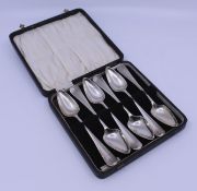 Cased Set of 6 Silver Spoons Sheffiled 1933