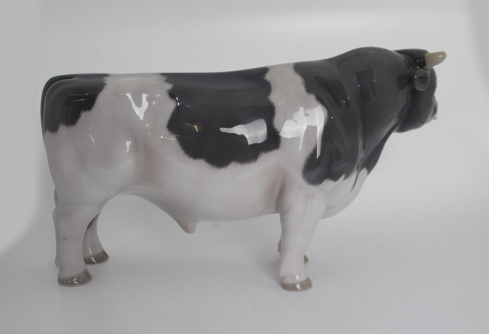 Bing & Gr¿ndahl Copenhagen Denmark Porcelain Bull Sculpture #2121 - Image 4 of 5