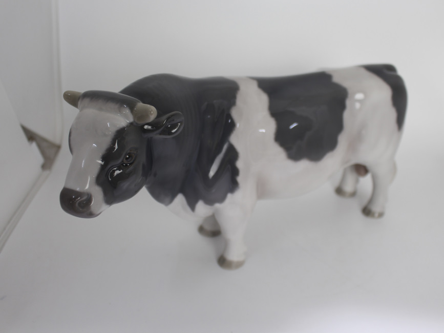 Bing & Gr¿ndahl Copenhagen Denmark Porcelain Bull Sculpture #2121 - Image 2 of 5