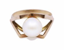 Pearl 14ct Gold Ring with Geometric Setting