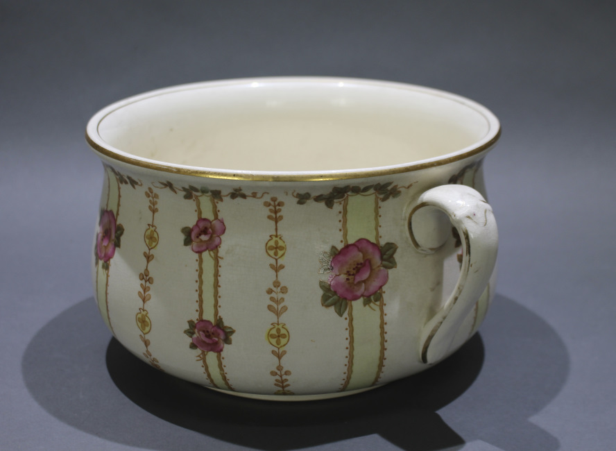 Devon ware Fieldings Frome Early 20th c. Chamber Pot - Image 2 of 3