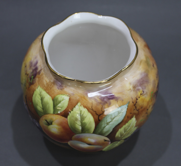 Peter Gosling Hand Painted Fruit Vase - Image 4 of 5