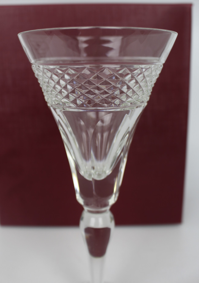 Set of 12 Tudor Crystal Castile Pattern Wine Glasses - Image 2 of 7