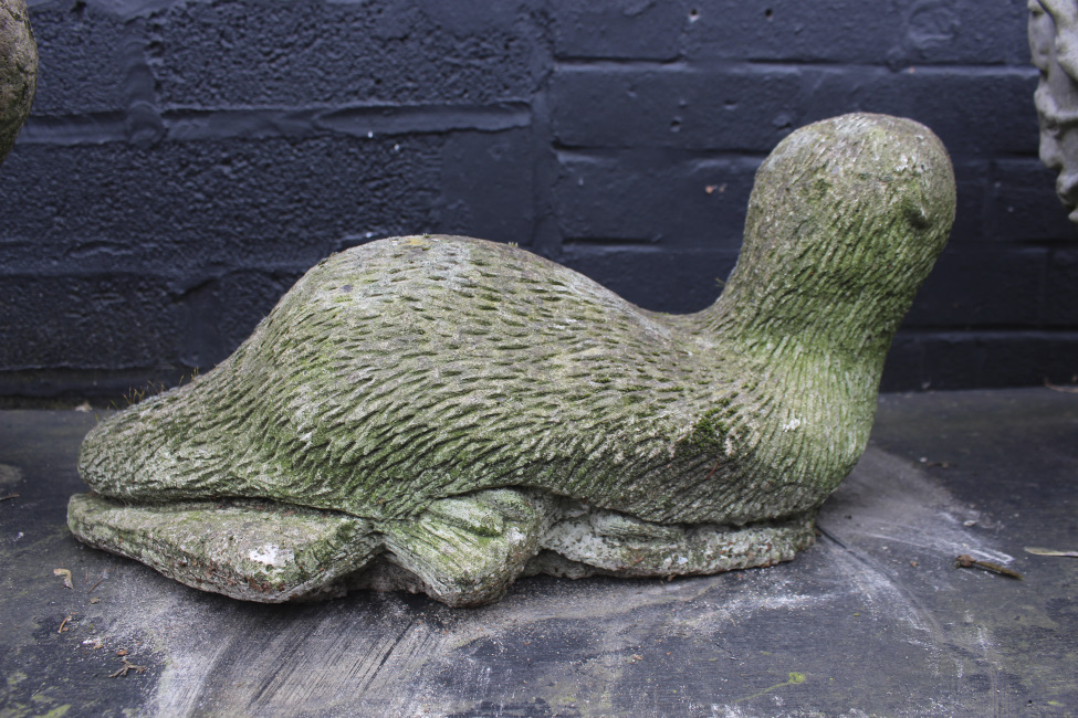 Stone Effect Otter Sculpture - Image 2 of 2