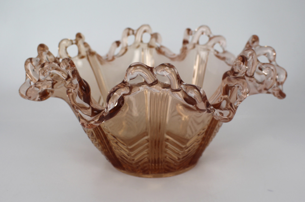 Vintage Brev Italian Pink Glass Pierced Rim Ruffled Bowl - Image 3 of 3