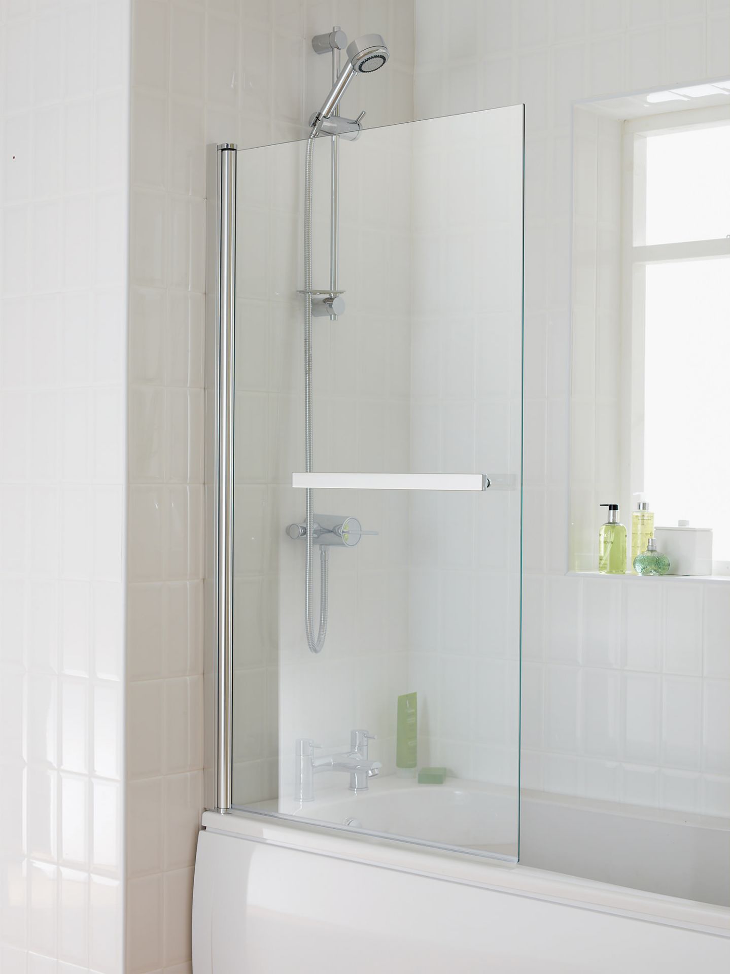 New & Boxed (C23) 1500x800mm Straight Bath Screen with Rail.