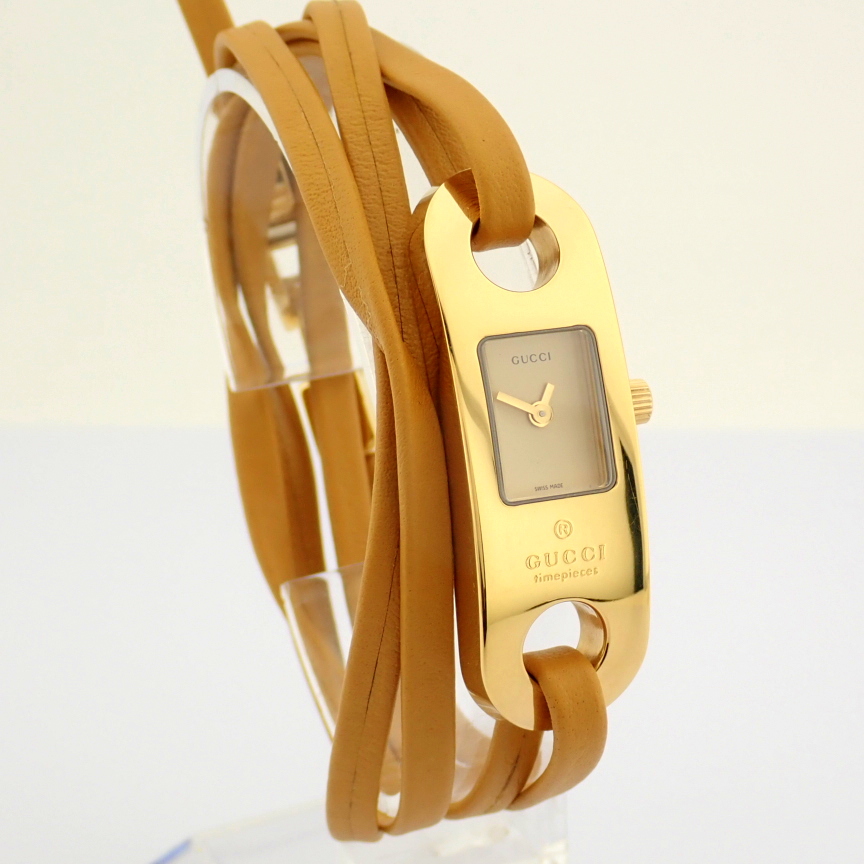 Gucci / 6100L - Ladies' Steel Wrist Watch