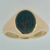 9ct (375) Yellow Gold Bloodstone Signet Ring