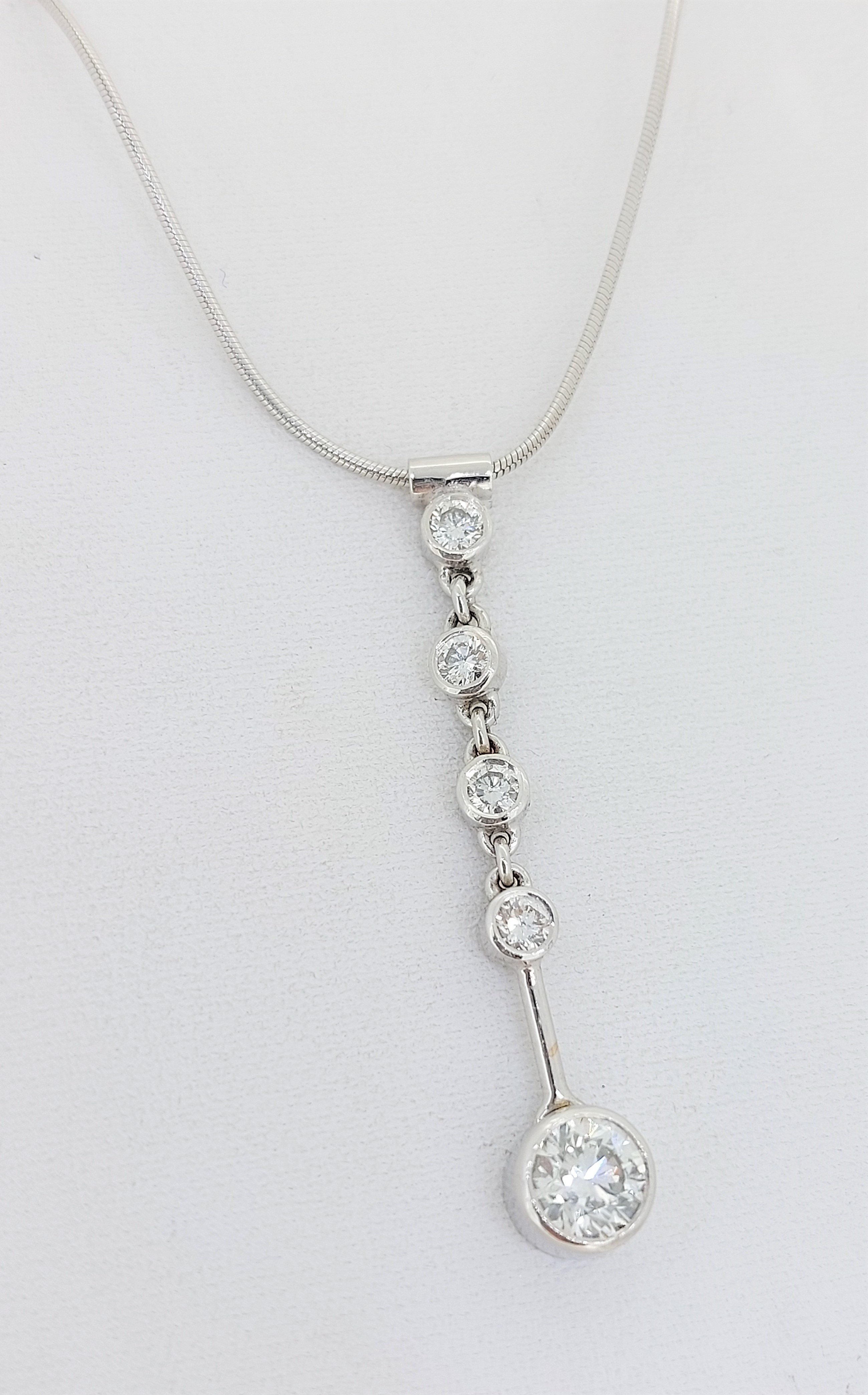 18ct (750) White Gold 0.75ct Diamond Drop Pendant on Snake Chain Necklaces - Image 4 of 5