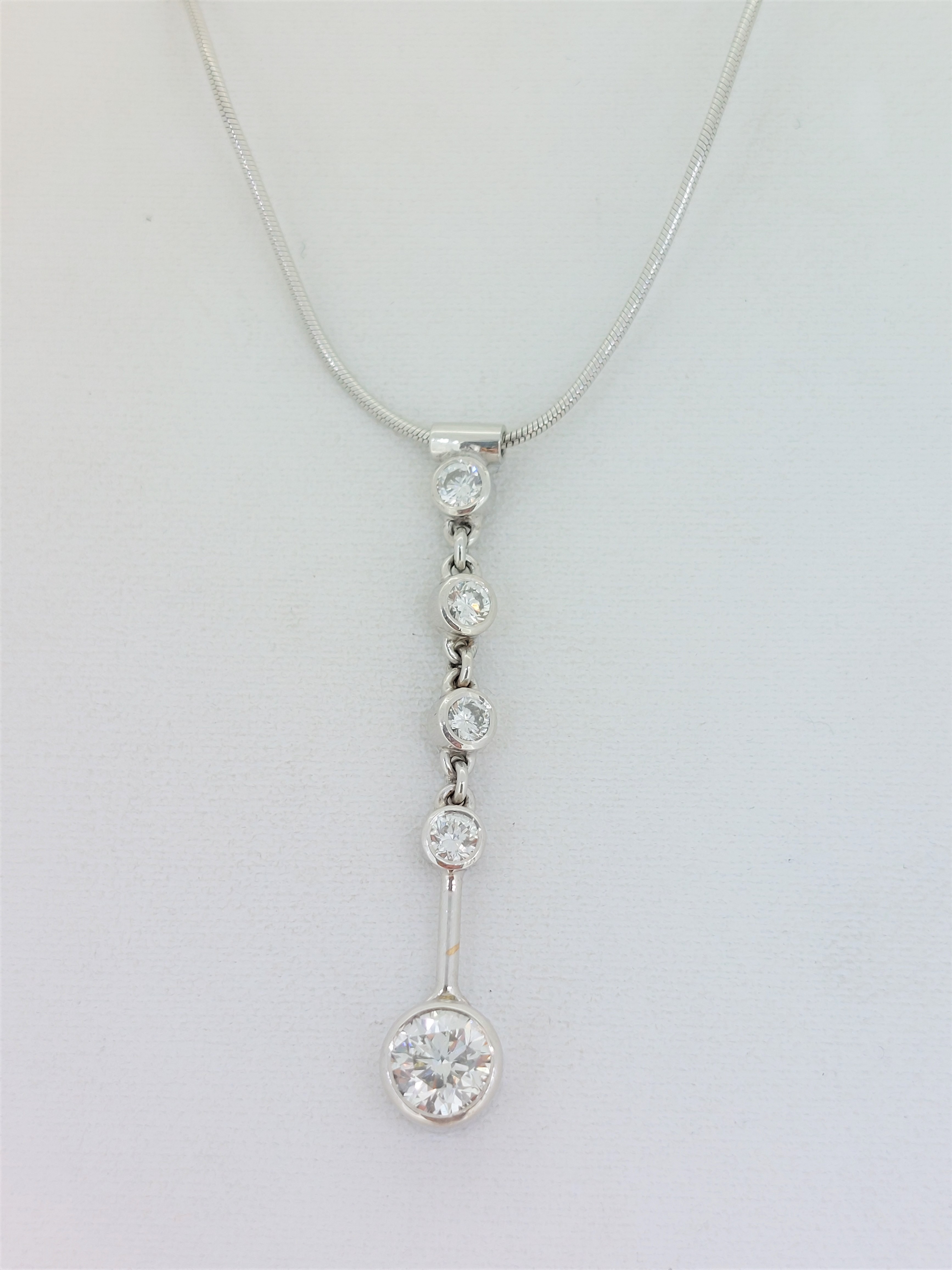18ct (750) White Gold 0.75ct Diamond Drop Pendant on Snake Chain Necklaces - Image 3 of 5