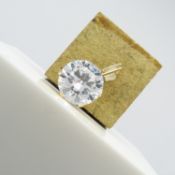 A pre-owned 9ct yellow gold 7mm cubic zirconia pendant