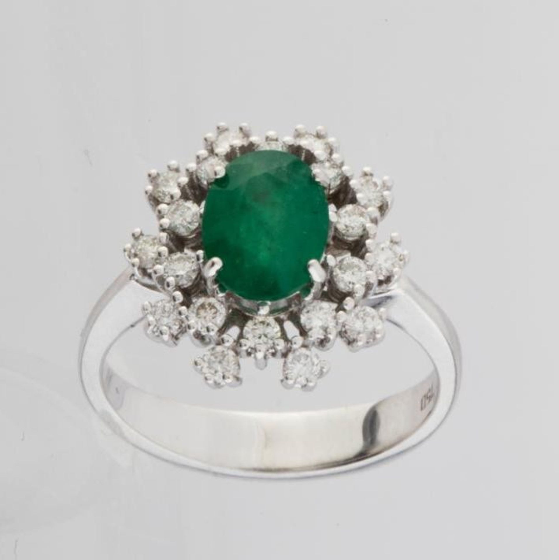 Certificated 18K White Gold Diamond & Emerald Ring - Image 3 of 4