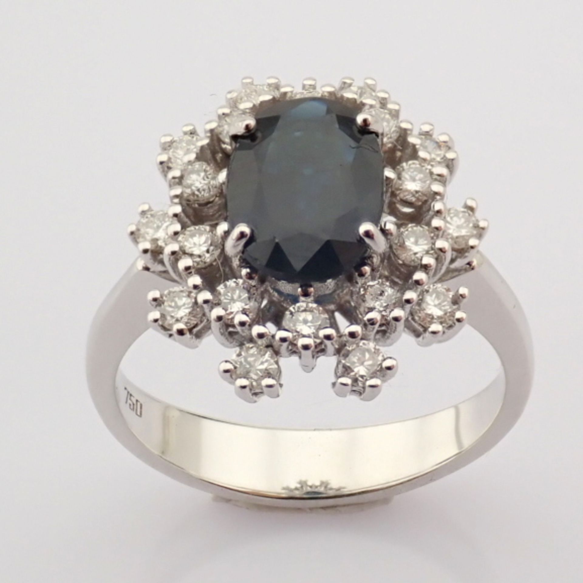 Certificated 18K White Gold Diamond & Sapphire Ring - Image 2 of 6
